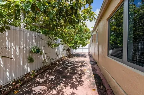 5000 SW 98th Ave Road Miami FL 33165
