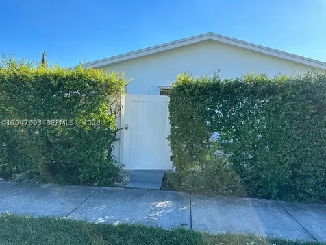 301 9th Street Hallandale Beach FL 33009