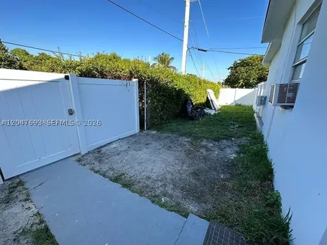 301 9th Street Hallandale Beach FL 33009