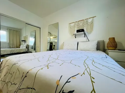 842 Meridian Miami Beach FL 33139