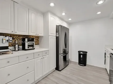 800 Parkview Drive Hallandale Beach FL 33009
