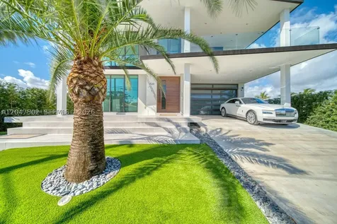 7520 W Treasure Drive North Bay Village FL 33141