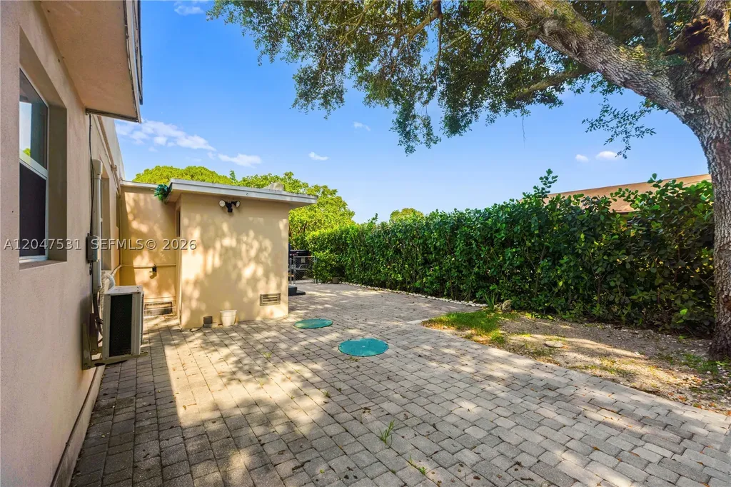 5800 Taylor Street Hollywood FL 33021