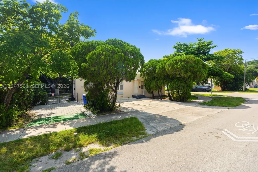 5800 Taylor Street Hollywood FL 33021