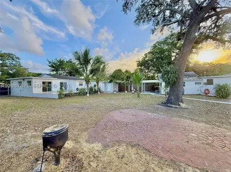 947 NE 149th Street Miami FL 33161