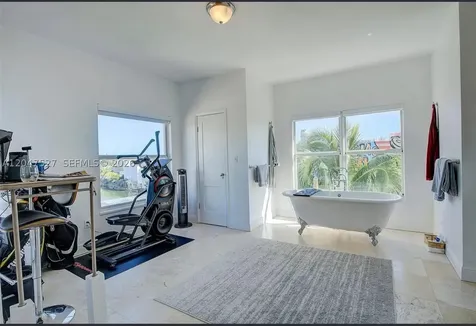 4035 N Meridian Avenue Miami Beach FL 33140