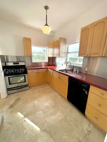 4035 N Meridian Avenue Miami Beach FL 33140