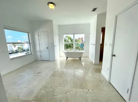 4035 N Meridian Avenue Miami Beach FL 33140