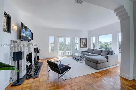 4035 N Meridian Avenue Miami Beach FL 33140