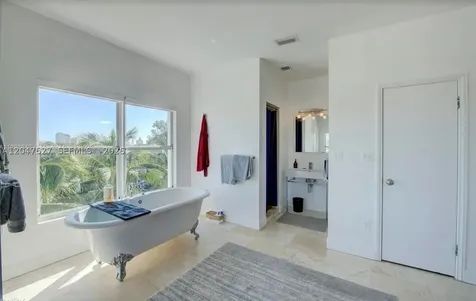 4035 N Meridian Avenue Miami Beach FL 33140