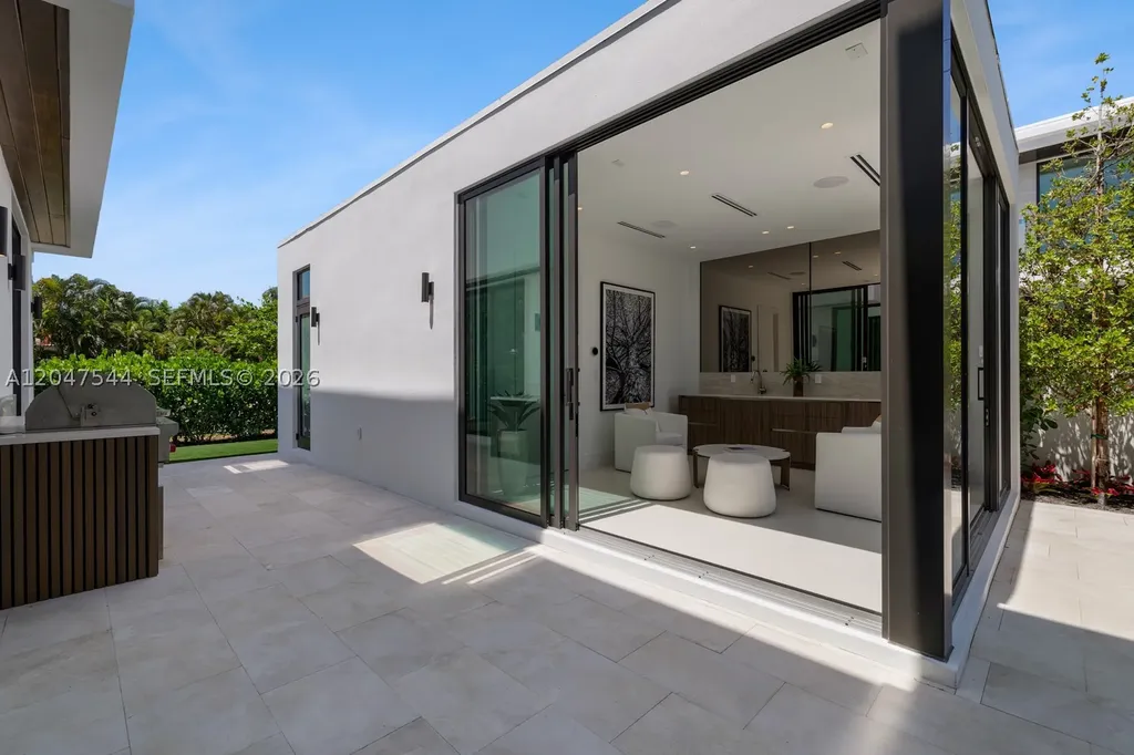 1099 NE 4th Avenue Boca Raton FL 33432