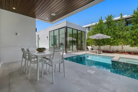 1099 NE 4th Avenue Boca Raton FL 33432