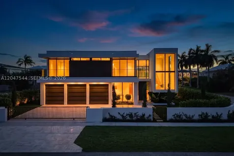 1099 NE 4th Avenue Boca Raton FL 33432