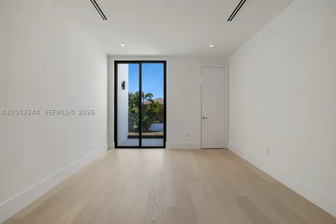 1099 NE 4th Avenue Boca Raton FL 33432