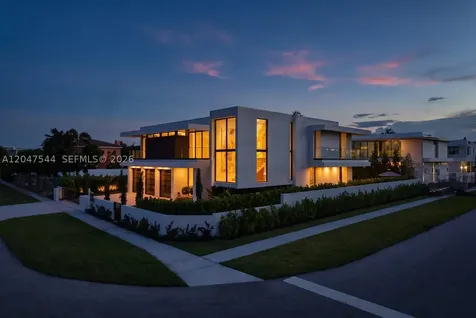 1099 NE 4th Avenue Boca Raton FL 33432