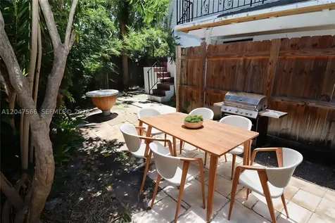 915 NE 16th Terrace Fort Lauderdale FL 33304