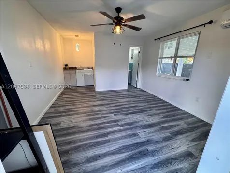1158 NW 34th Avenue Miami FL 33125