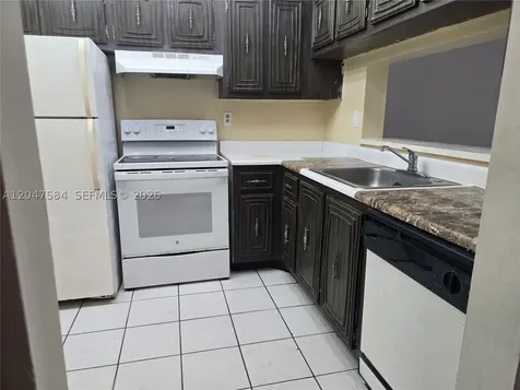 482 NW 165th St Road Miami FL 33169