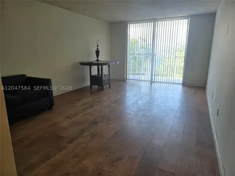 482 NW 165th St Road Miami FL 33169