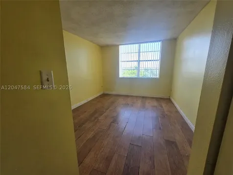 482 NW 165th St Road Miami FL 33169