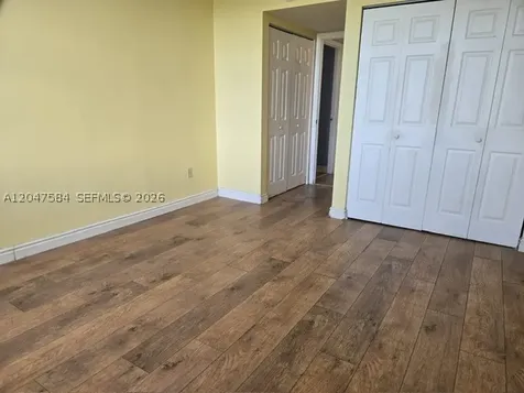 482 NW 165th St Road Miami FL 33169