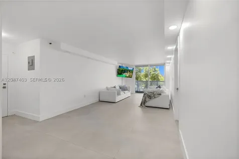 2457 Collins Avenue Miami Beach FL 33140