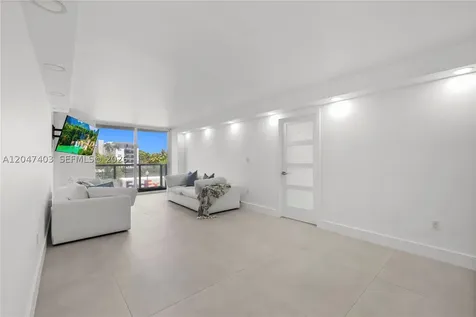 2457 Collins Avenue Miami Beach FL 33140