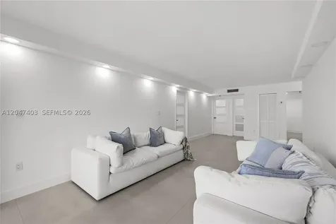 2457 Collins Avenue Miami Beach FL 33140