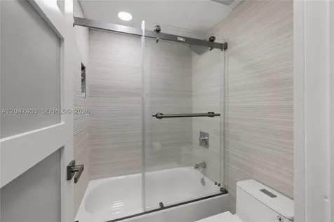 2457 Collins Avenue Miami Beach FL 33140