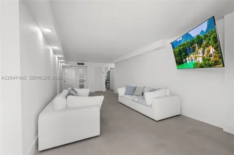 2457 Collins Avenue Miami Beach FL 33140