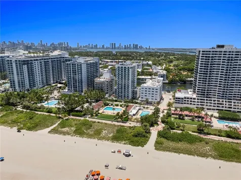 2457 Collins Avenue Miami Beach FL 33140