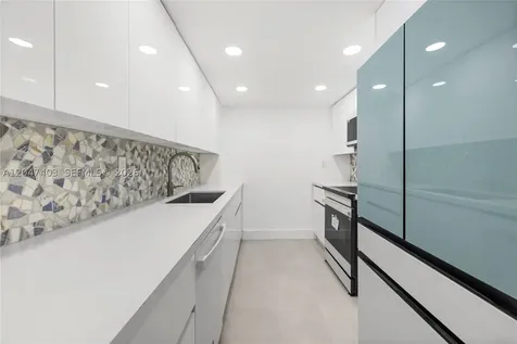 2457 Collins Avenue Miami Beach FL 33140