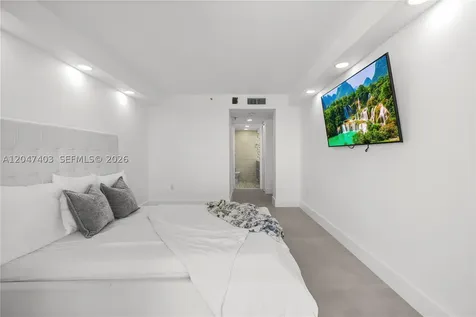 2457 Collins Avenue Miami Beach FL 33140