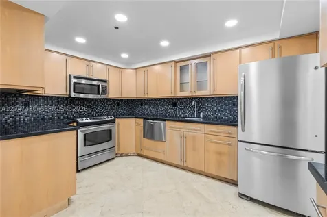 2457 Collins Avenue Miami Beach FL 33140