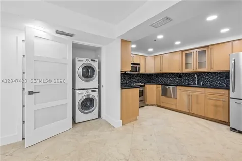 2457 Collins Avenue Miami Beach FL 33140
