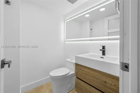 2457 Collins Avenue Miami Beach FL 33140