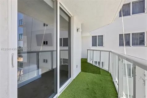 2457 Collins Avenue Miami Beach FL 33140