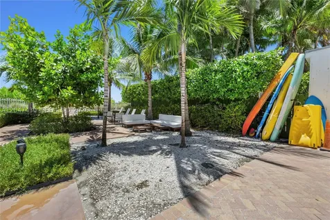 2457 Collins Avenue Miami Beach FL 33140