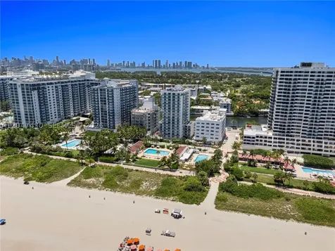2457 Collins Avenue Miami Beach FL 33140