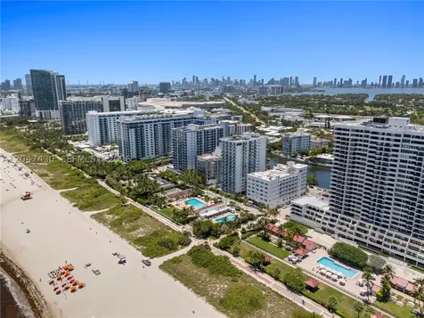 2457 Collins Avenue Miami Beach FL 33140