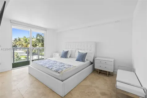 2457 Collins Avenue Miami Beach FL 33140
