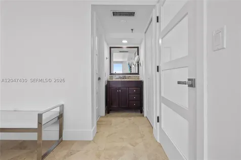 2457 Collins Avenue Miami Beach FL 33140