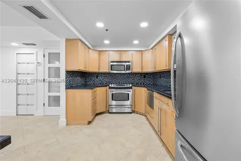 2457 Collins Avenue Miami Beach FL 33140