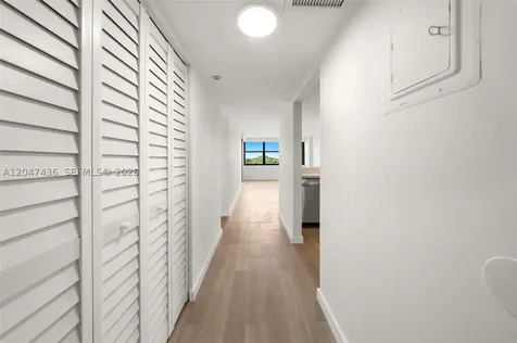 2555 Collins Avenue Miami Beach FL 33140