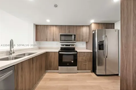 2555 Collins Avenue Miami Beach FL 33140