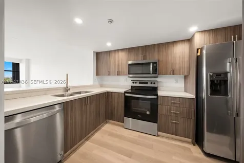 2555 Collins Avenue Miami Beach FL 33140