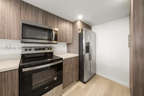 2555 Collins Avenue Miami Beach FL 33140