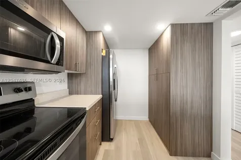 2555 Collins Avenue Miami Beach FL 33140