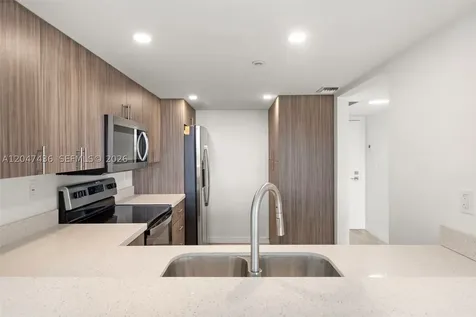 2555 Collins Avenue Miami Beach FL 33140