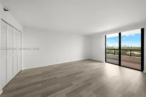 2555 Collins Avenue Miami Beach FL 33140